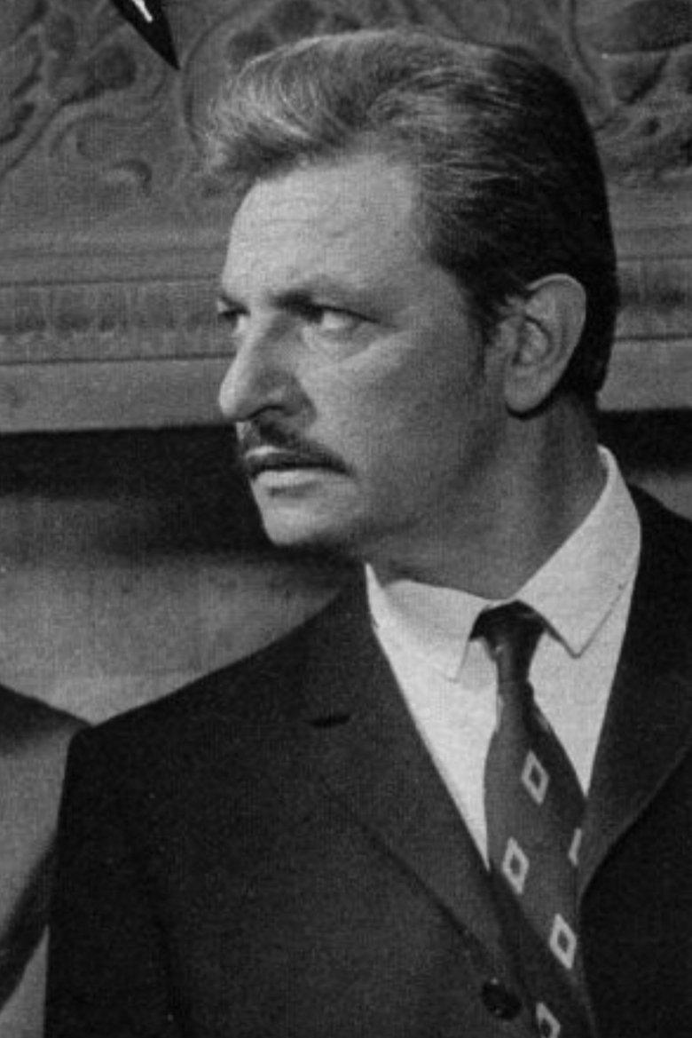 Policeman (uncredited)