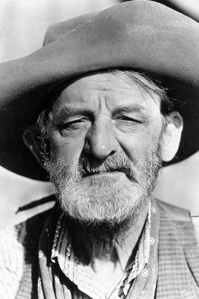 Yankee on Street (uncredited)