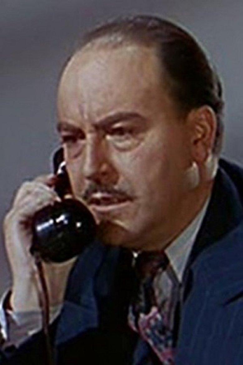Policeman (uncredited)